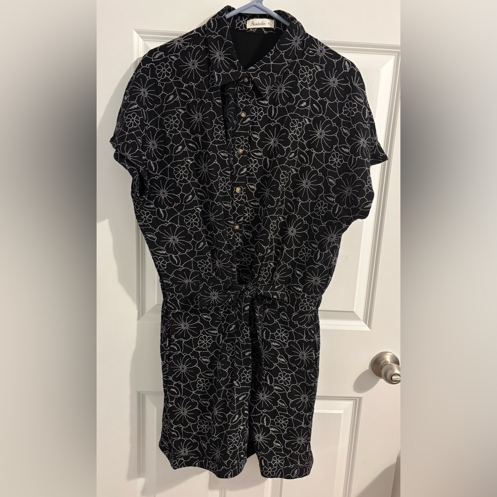 Black Floral Print Romper LIKE NEW, smoke free home, XL brand is PaintColors.